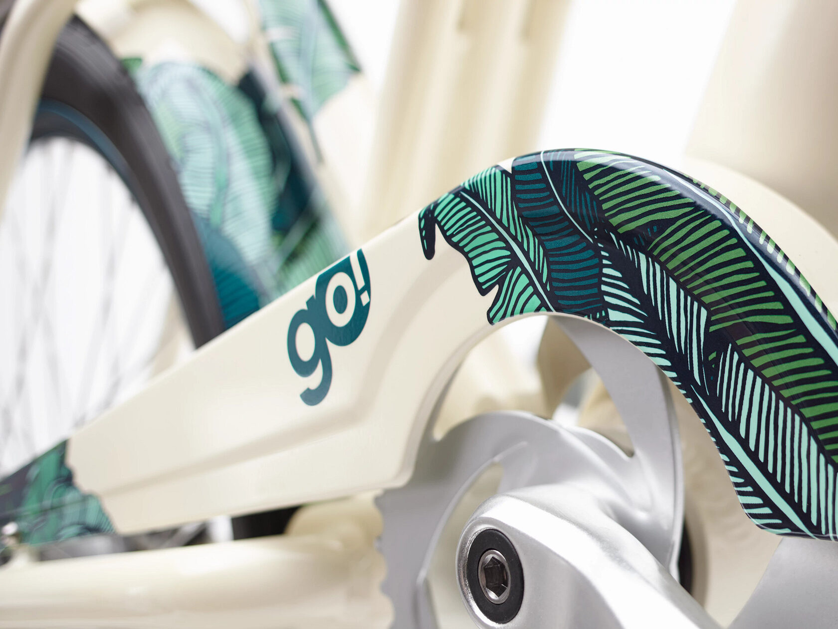 Watch E-bike Electra Cruiser GO! Step Thru Bali