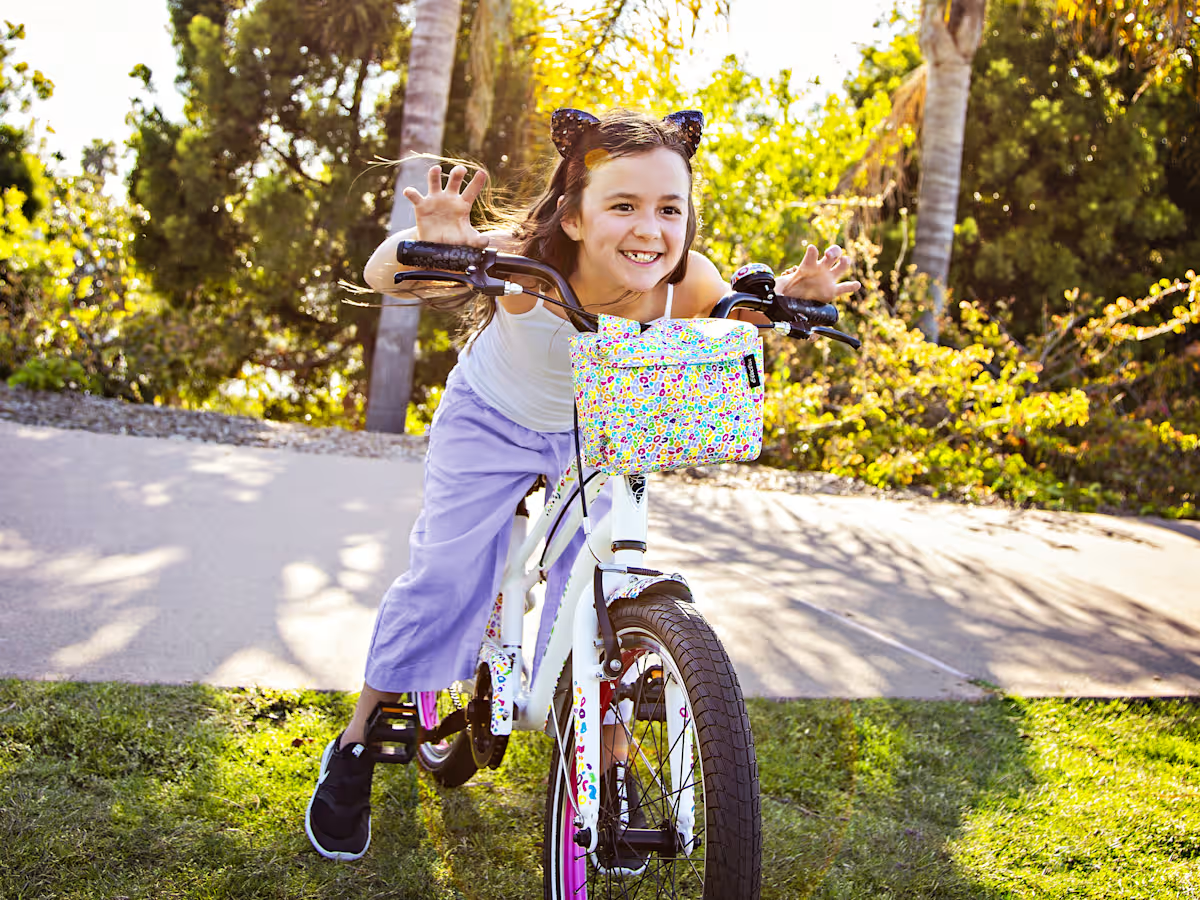 Watch Kids' Bike Electra Cat's Meow 3i 20"